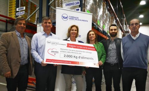 La plantilla de Menarini realitza una donació de 2.000 kg a la Fundació Banc dels Aliments