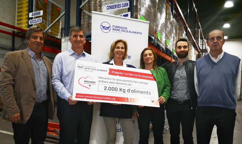 La plantilla de Menarini realitza una donació de 2.000 kg a la Fundació Banc dels Aliments