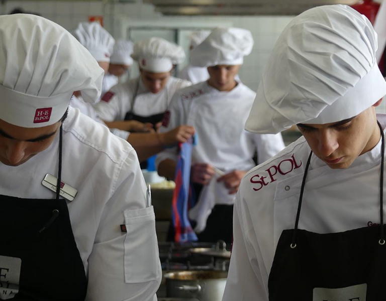 Sopar solidari a l’Escola Universitària d’Hoteleria de Sant Pol