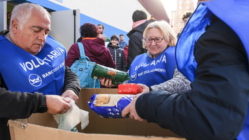 El Banc dels Aliments de Barcelona recull 1.680 quilos d’aliments durant la Minicopa Endesa Badalona 2023