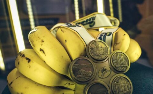 La Mitja Marató de Barcelona dona al voltant de 2.000 quilos d’aliments al Banc dels Aliments