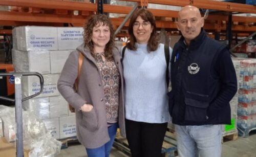 Visita de Teresa Farré, directora del Banc dels Aliments de Lleida, i Irache Mena, responsable del projecte El Palet