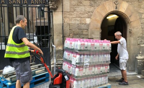 El Banc dels Aliments distribueix 51.840 litres de llet donats per Llet Pasqual